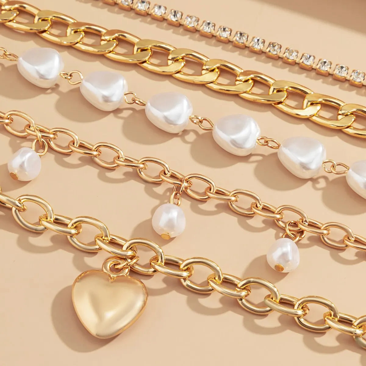 5 Pcs/Set Vintage Heart Pendant with Imitation-Pearl 
Cuban Chain Bracelet