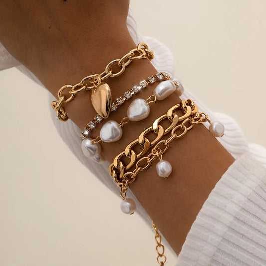 5 Pcs/Set Vintage Heart Pendant with Imitation-Pearl 
Cuban Chain Bracelet