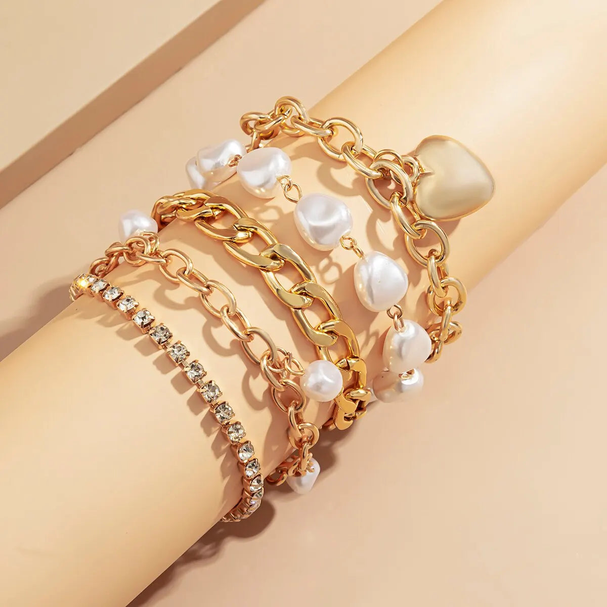 5 Pcs/Set Vintage Heart Pendant with Imitation-Pearl 
Cuban Chain Bracelet