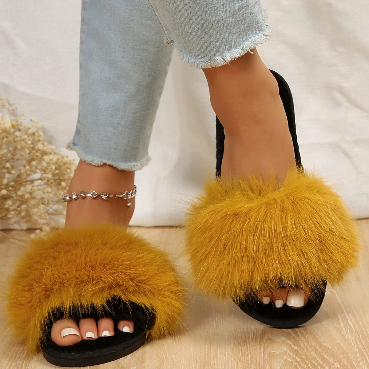 Winter Women's Fashion Fur Slippers 
Fluffy & Cute Plush Women's Luxury Outdoor Anti Slip Durable Flat Bottom Slippers