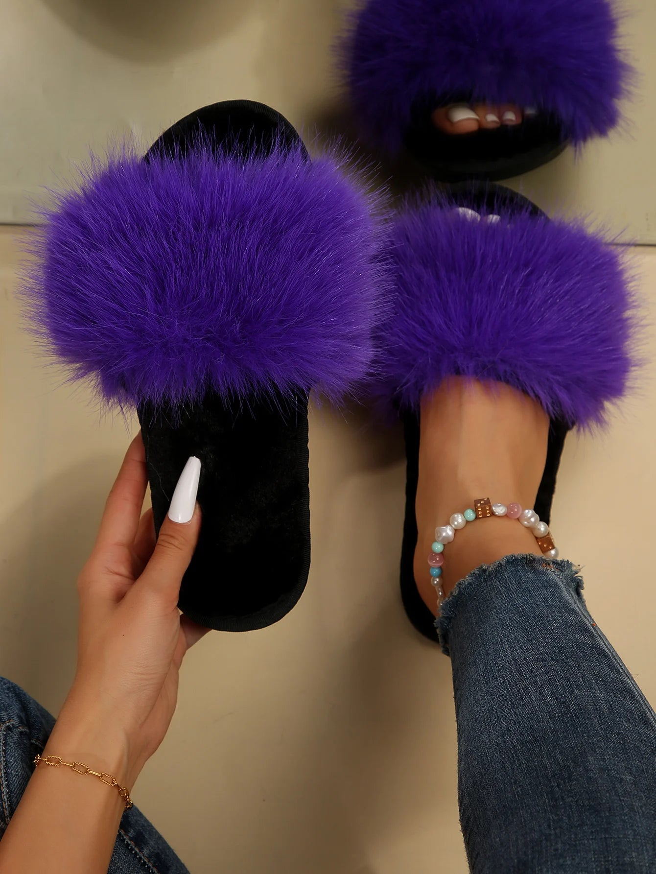 Winter Women's Fashion Fur Slippers 
Fluffy & Cute Plush Women's Luxury Outdoor Anti Slip Durable Flat Bottom Slippers