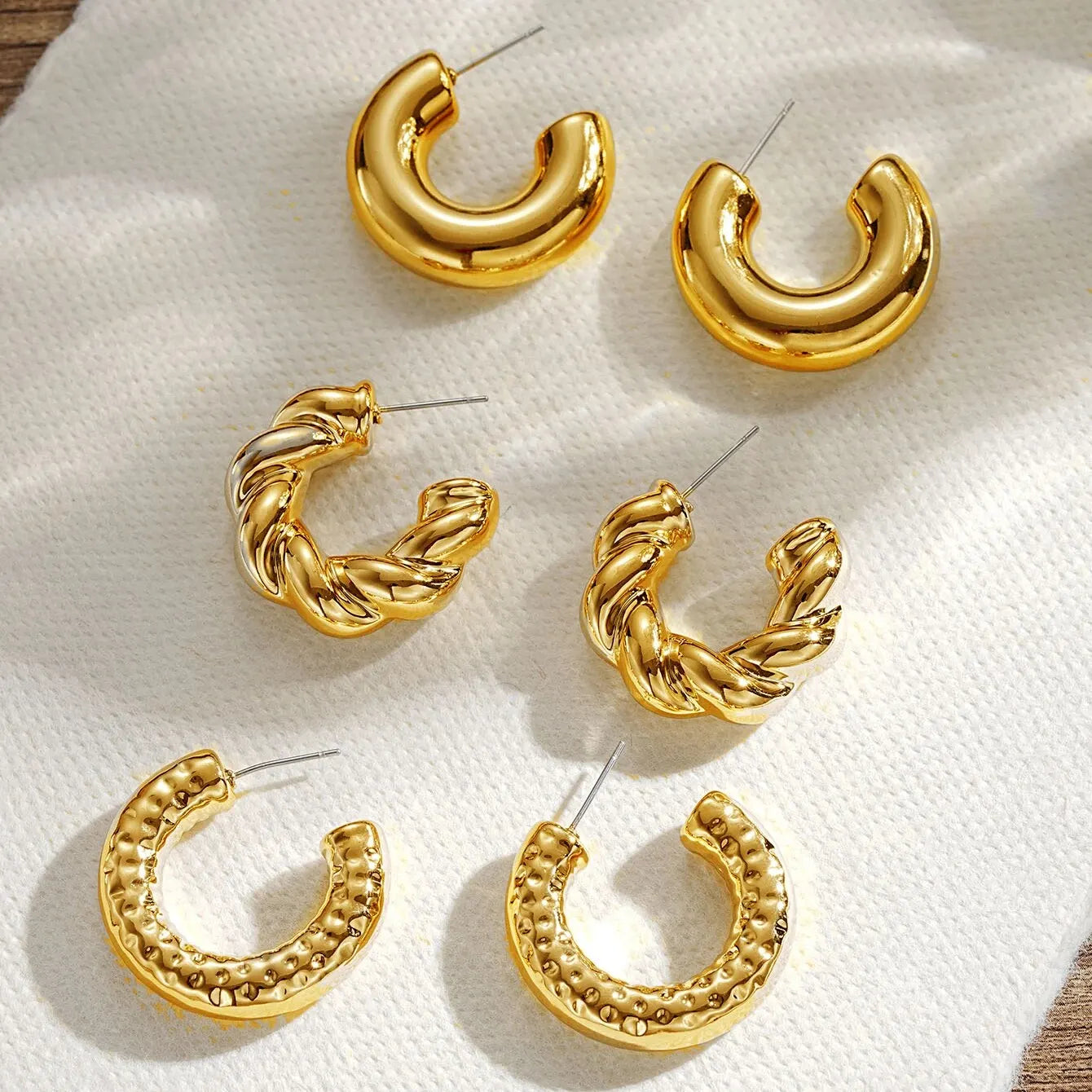 3 Pairs set Of Fashionable Simple Wide Glossy Metal Bean C- shaped Earrings