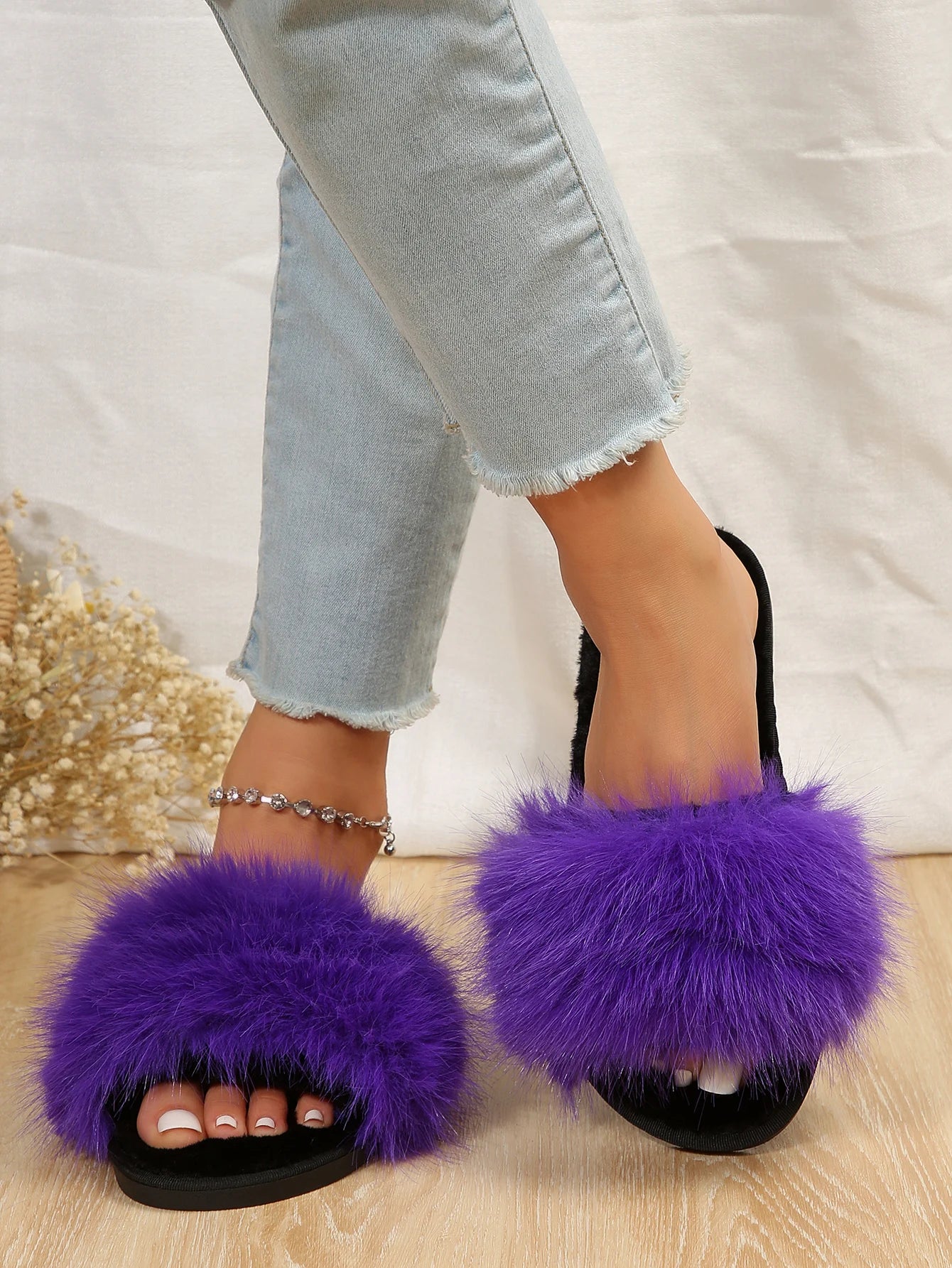 Winter Women's Fashion Fur Slippers 
Fluffy & Cute Plush Women's Luxury Outdoor Anti Slip Durable Flat Bottom Slippers