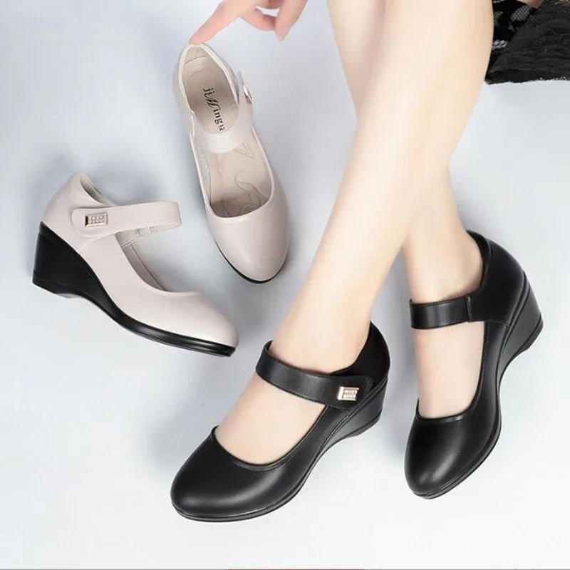 Mom Shoes with High-heel Wedge
 Women Autumn Shoes