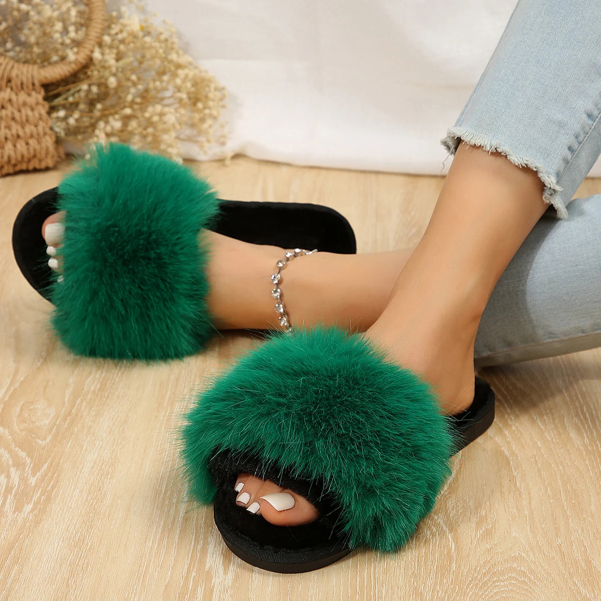 Winter Women's Fashion Fur Slippers 
Fluffy & Cute Plush Women's Luxury Outdoor Anti Slip Durable Flat Bottom Slippers