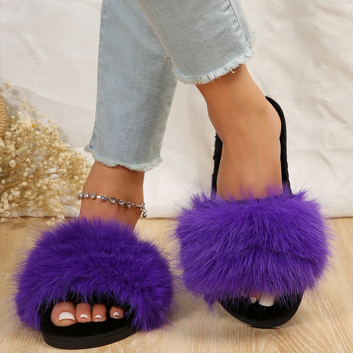 Winter Women's Fashion Fur Slippers 
Fluffy & Cute Plush Women's Luxury Outdoor Anti Slip Durable Flat Bottom Slippers